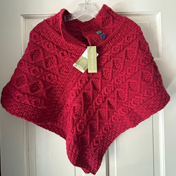 NWT Carraig Donn Aran Diamond Cable Poncho Burgundy Made in Ireland Girl's L - Picture 7 of 8